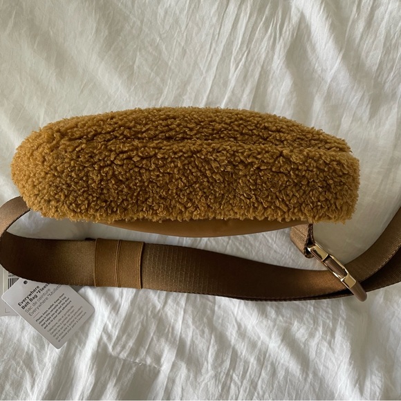 lululemon Everywhere Belt Bag *Fleece 1L Burnt Caramel - Picture 8 of 9